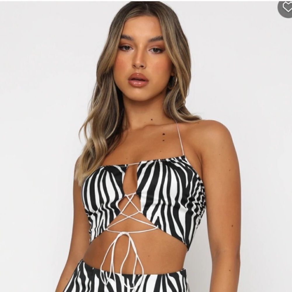 ✨3/$10✨ White Fox Zebra Print Strappy Top
